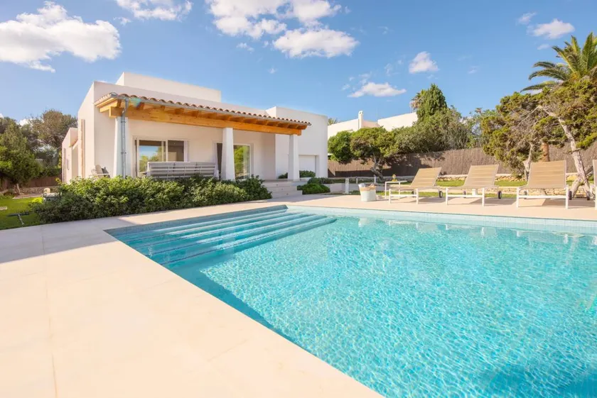 House with barbecue, terrace & pool | Close to the beach - Image 1