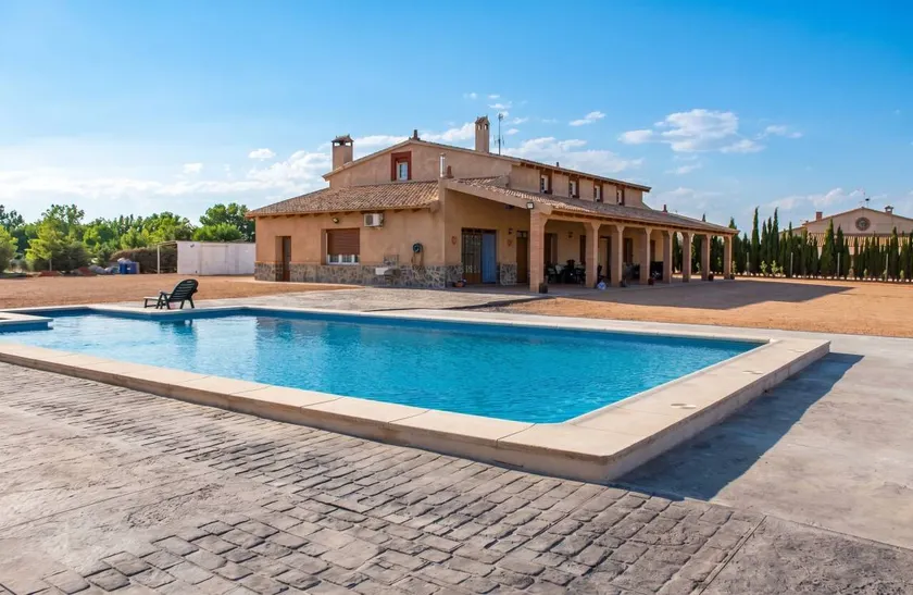 Geräumige Wohnung in Villarrobledo mit gemeinschaftlichem Pool - Image 1