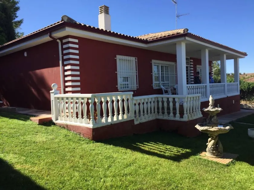 Holiday home with terrace & barbeque - Image 1