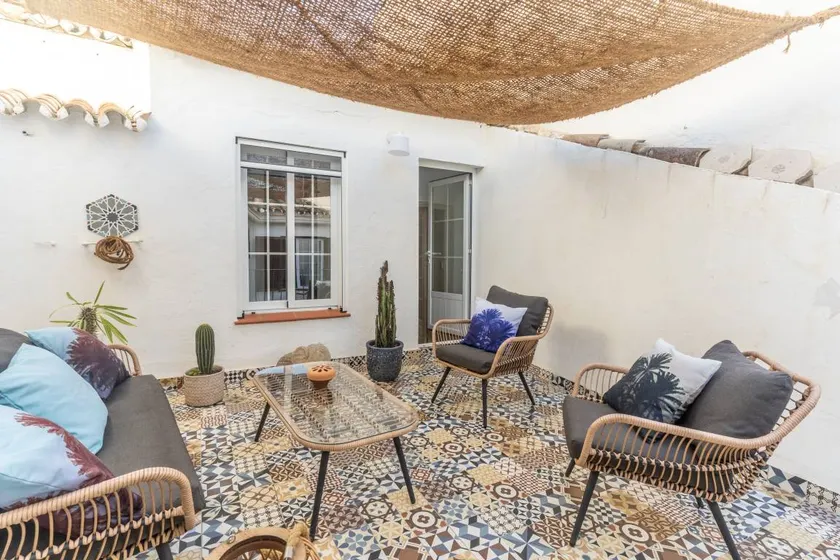 House with garden & terrace | City view - Image 1
