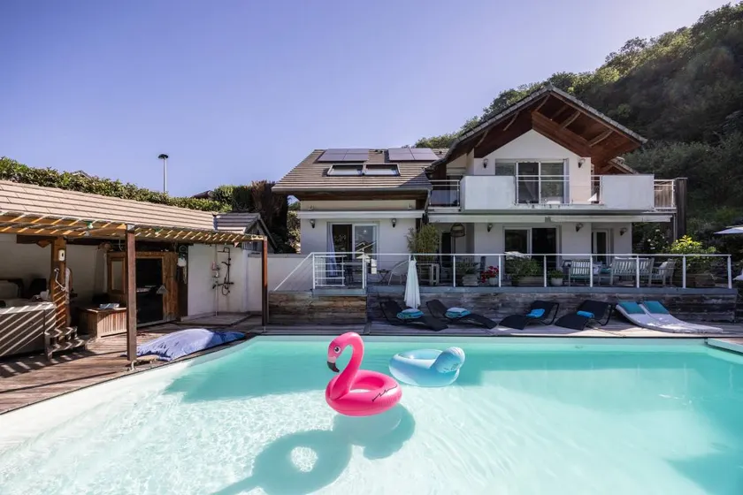 Familienfreundliche gemütliche Wohnung mit Garten, beheiztem Pool und Sauna | Seeblick | Haustiere erlaubt - Image 1