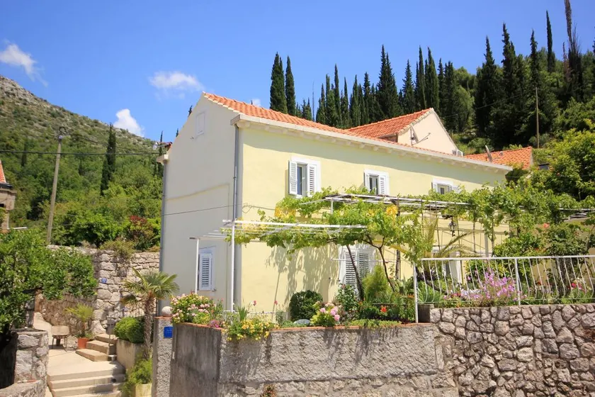 Flat with terrace, BBQ & garden - Image 1