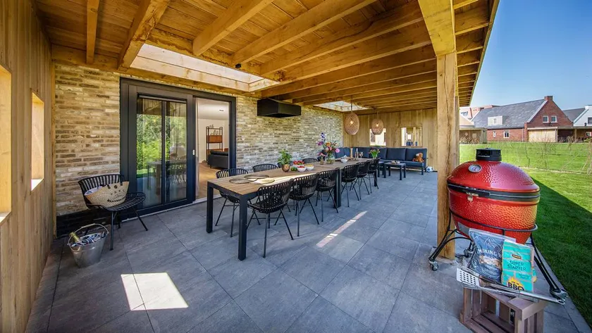 Villa with sauna, terrace & garden - Image 1