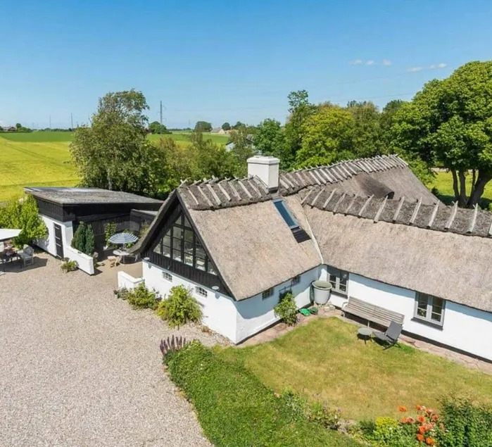 Fully equipped house with barbeque, garden & terrace | Water view - Image 1