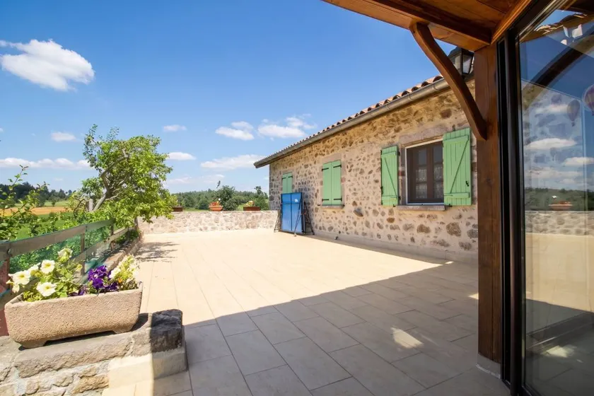 Fully equipped spacious holiday home with garden, barbeque & terrace | Garden view - Image 1