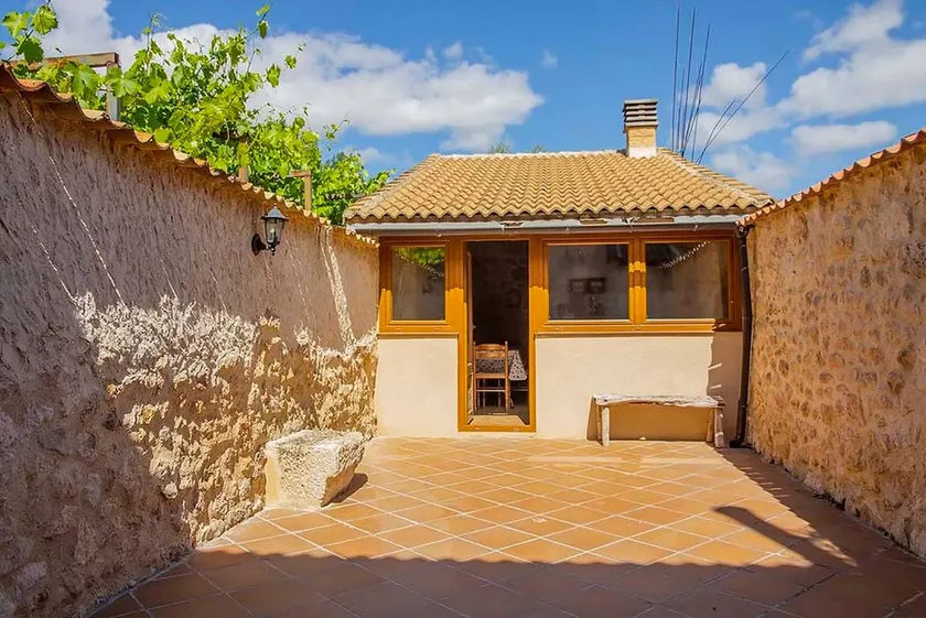 House with barbeque & terrace | Mountain view - Image 1