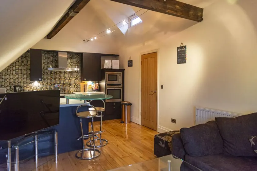 Luxury Apt No. 2 - One Bed Apartment (Sleeps 4) - Image 1