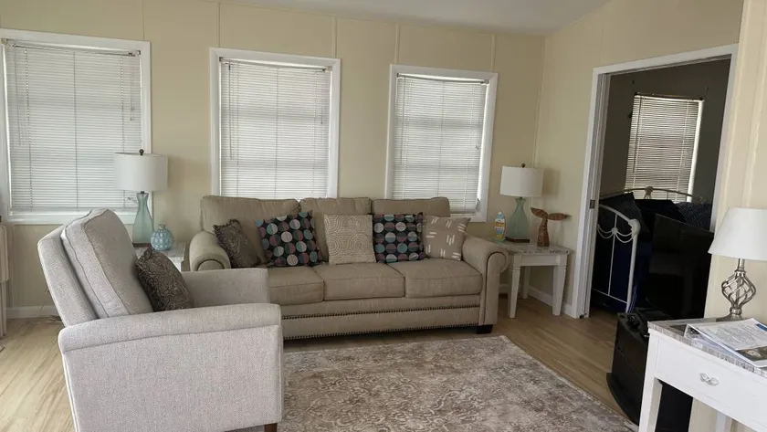 Adorable 2 Bedroom 2 Bath Beach House - Image 1