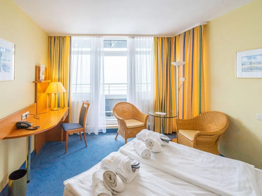 Doppelzimmer mit Stadtblick und Balkon - Image 1
