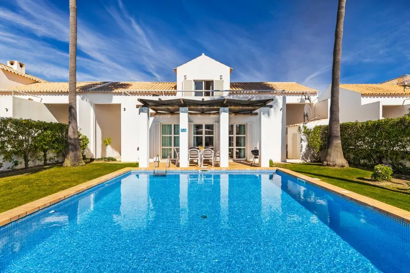 Fully equipped villa with private pool, garden & barbecue | Beach nearby - Image 1