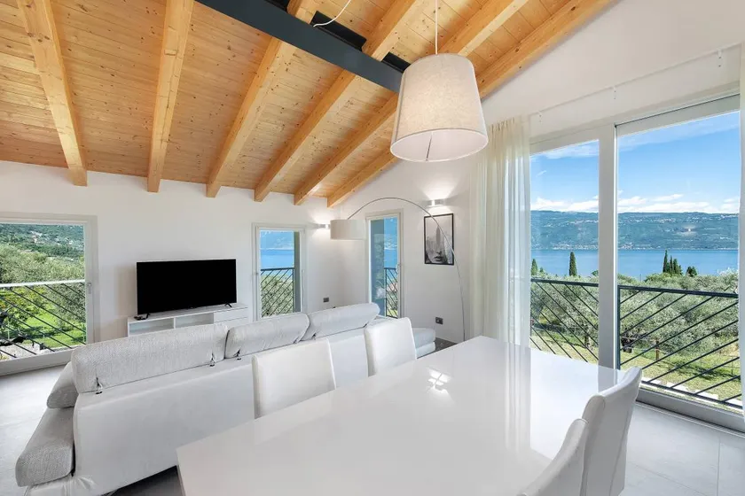 Voll ausgestattete charmante Wohnung mit Garten und Terrasse | Seeblick | Strand in der Nähe - Image 1