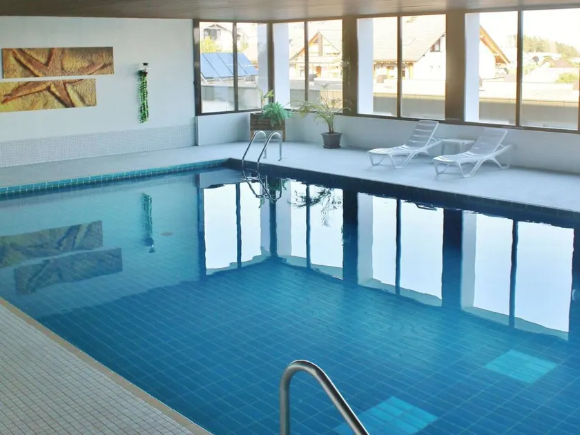 Apartment with terrace, sauna & pool - Image 1
