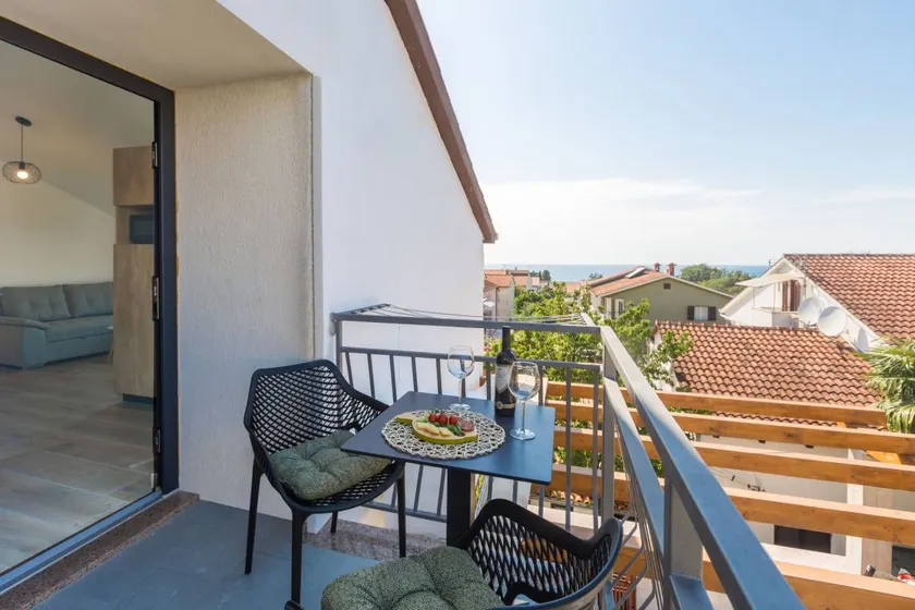 Holiday apartment with garden & BBQ | Garden view - Image 1