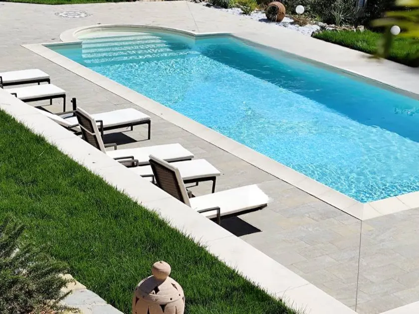 Apartment with garden | City view - Image 1