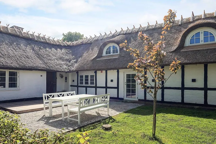 Holiday home with terrace, garden & sauna - Image 1