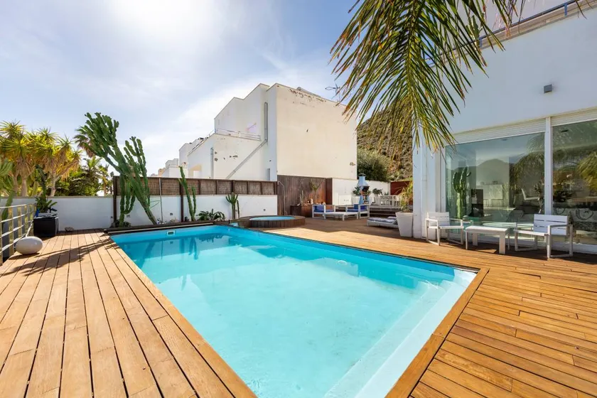 Villa mit privatem Pool, Terrasse und Garten | Meerblick - Image 1