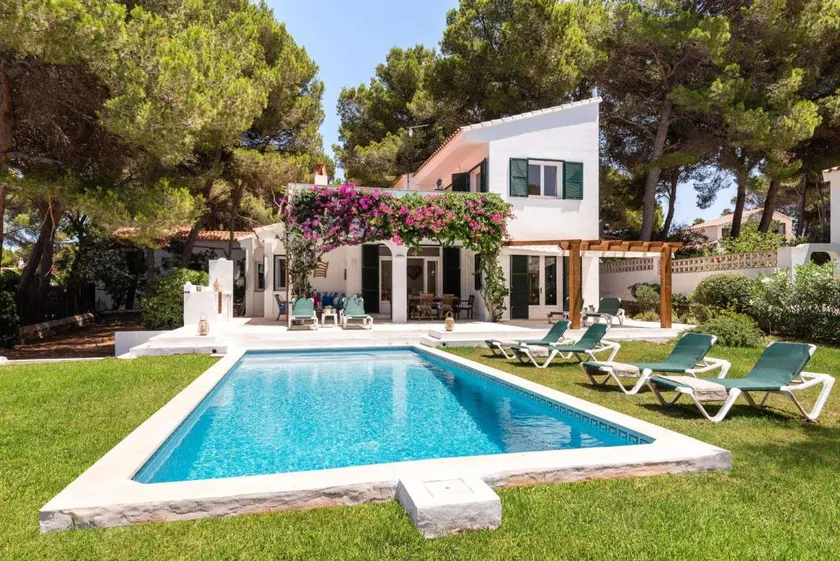 Fully equipped villa with barbecue, terrace & private pool | Next to the beach - Image 1