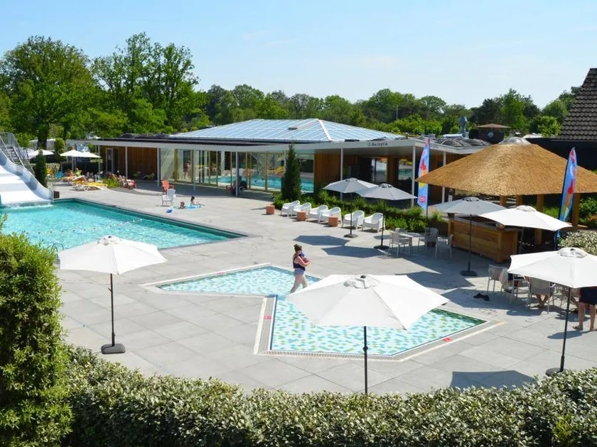 Chalet avec piscine chauffée et terrasse - Image 1