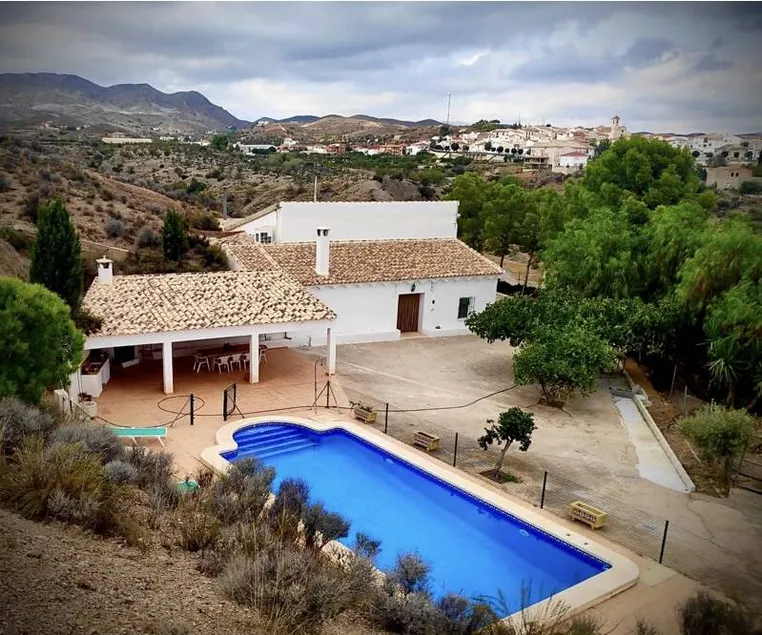 House with private pool, terrace & BBQ - Image 1
