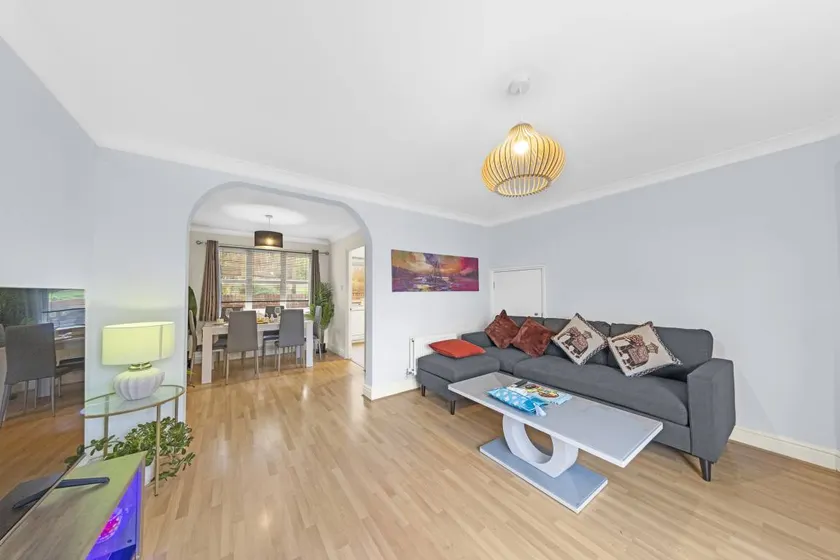 Fully equipped house with garden | Pets allowed - Image 1