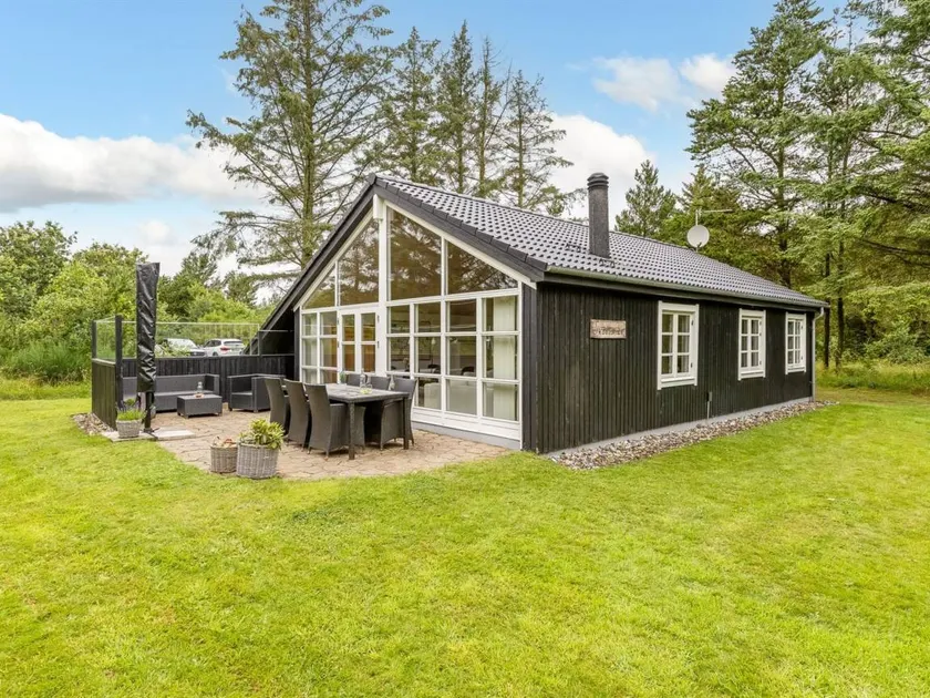 Child-friendly wonderful holiday home with terrace - Image 1