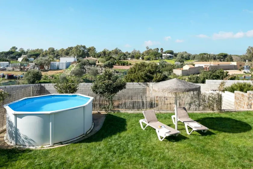 Ferienhaus mit Garten, privatem Pool und Grill - Image 1