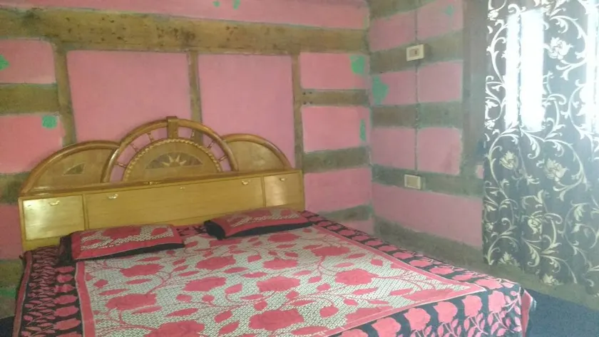 Habitación en casa de familia con jardín - Image 1