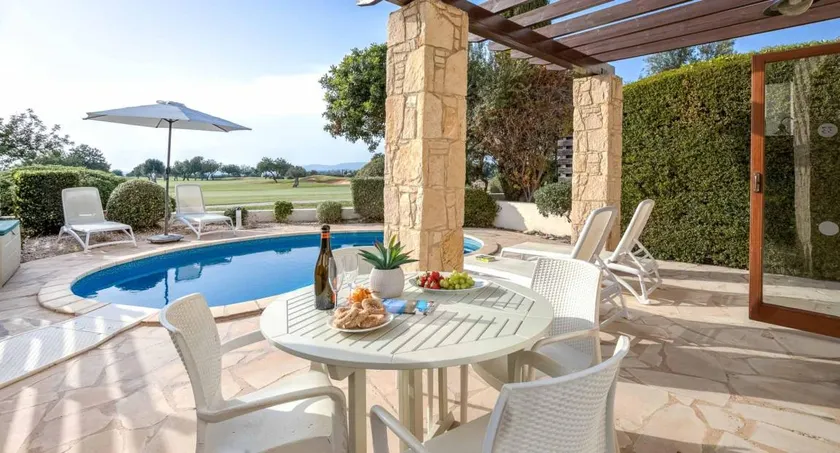 Villa con terraza, barbacoa y jardín | Vistas al campo de golf - Image 1