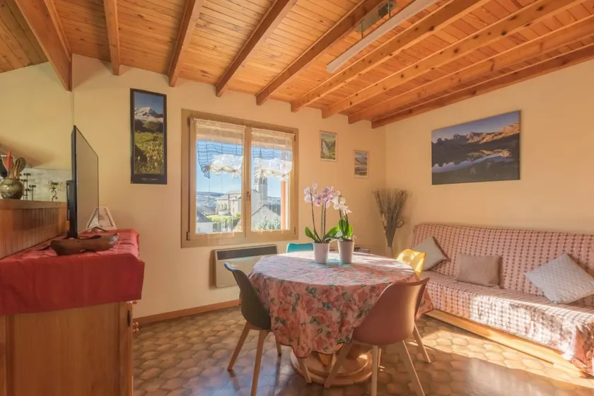 Flat with barbecue, garden & terrace | Mountain view - Image 1