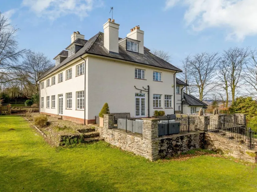 Cottage with garden & terrace - Image 1