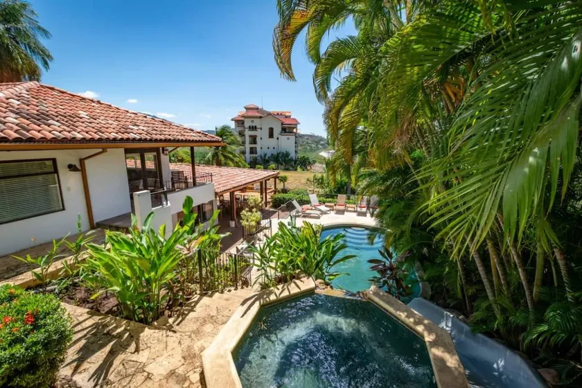 Holiday home with garden - Image 1