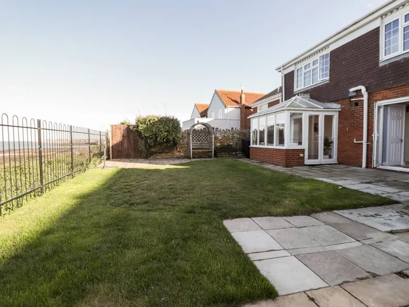 Cottage with garden | Beach view - Image 1