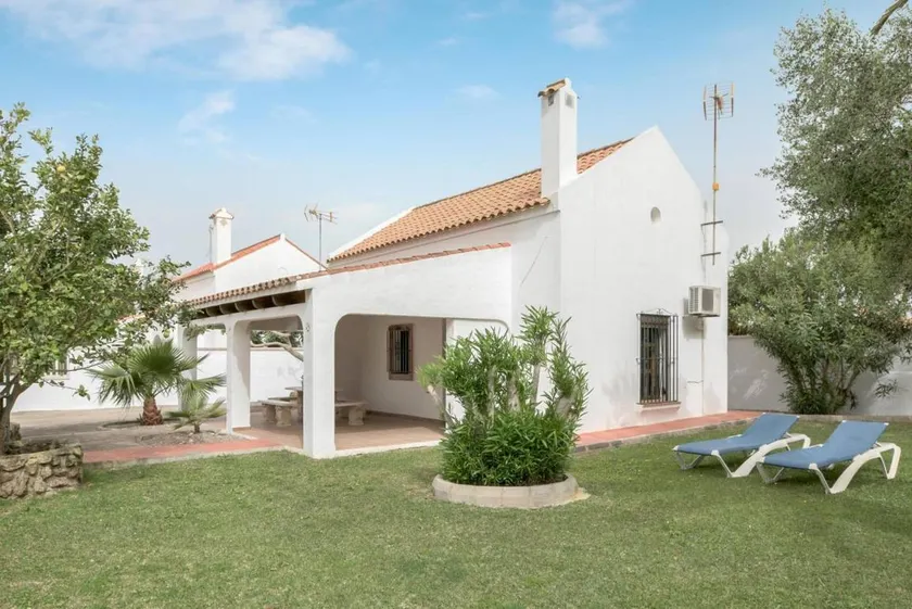 House with garden, pool & barbeque | Garden view - Image 1