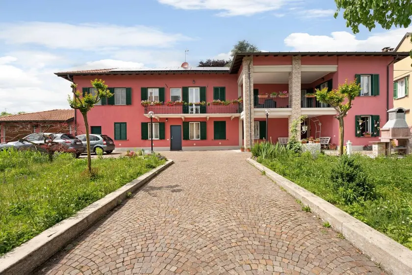 Appartamento con terrazza, griglia e giardino - Image 1