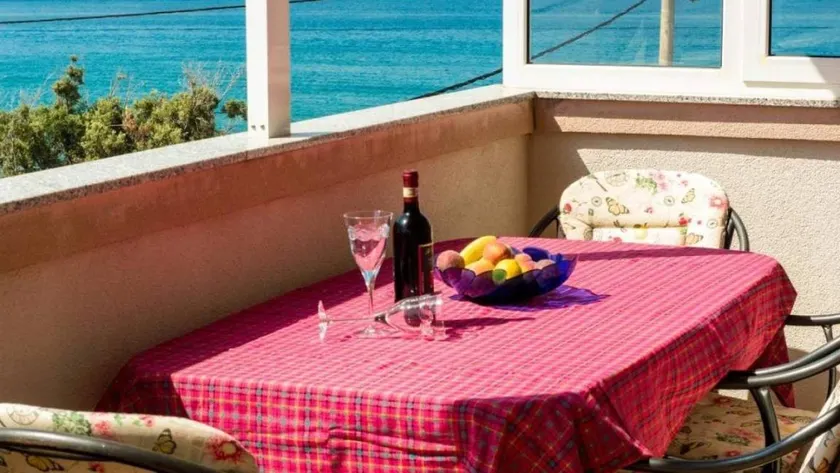 Nice holiday apartment with terrace & barbeque | Sea view - Image 1