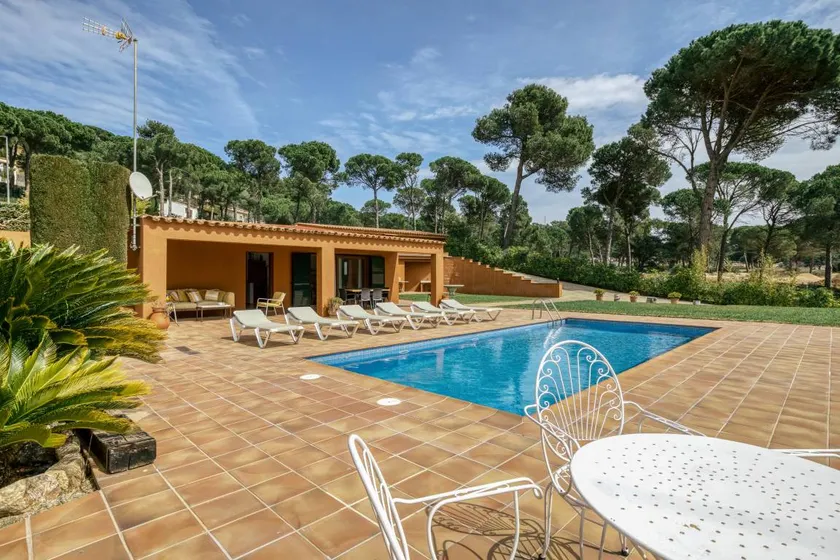House with Private Pool, Mountain Views, and Wi-Fi in Begur - Image 1