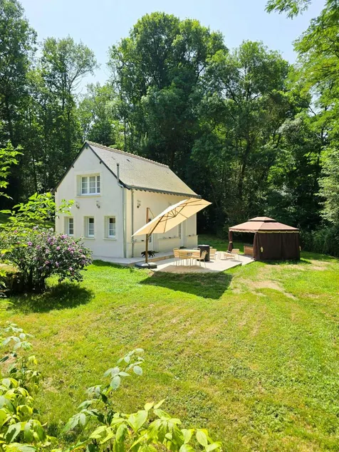 Holiday home with BBQ, garden & sauna | Suitable for remote work - Image 1