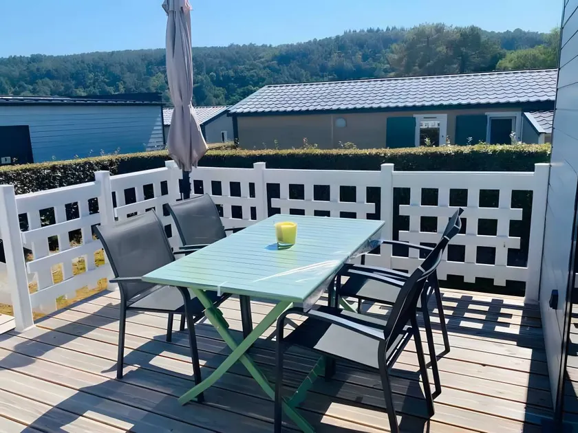 Chalet with barbecue & terrace | Lake view - Image 1