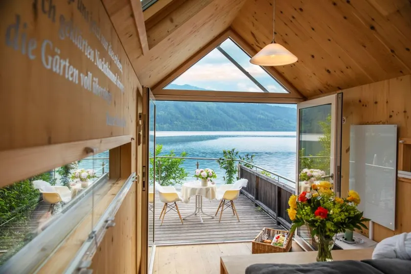 Resort | Lake view - Image 1