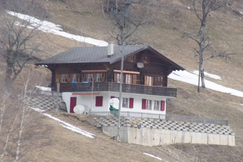 Holiday home with barbeque, garden & terrace - Image 1