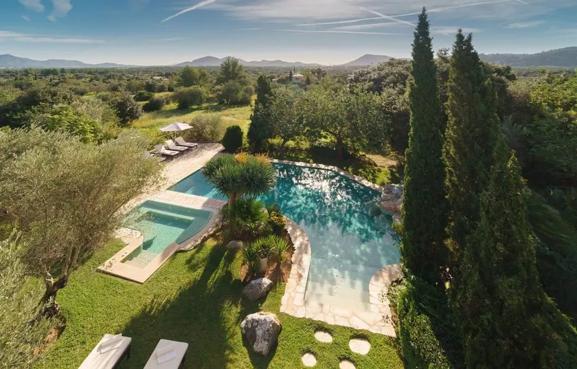 Villa with heated pool, garden & jacuzzi - Image 1