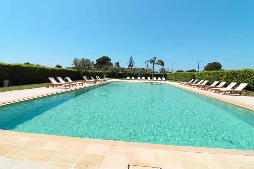 Appartement avec barbecue, jardin et piscine | Vue jardin - Image 1