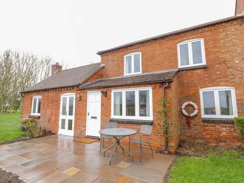Cottage with garden - Image 1