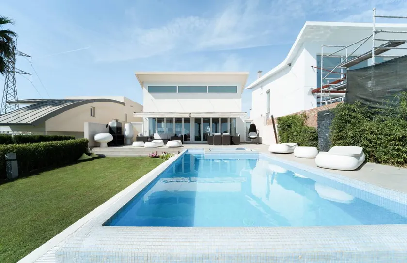 Villa with jacuzzi, private pool & terrace | Mountain view | Perfect for remote work - Image 1