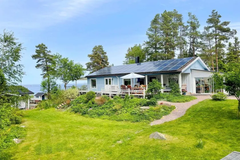 Holiday home with sauna, terrace & garden - Image 1