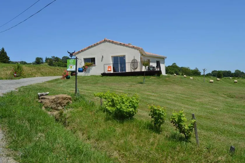 Gite with terrace, garden & barbecue - Image 1