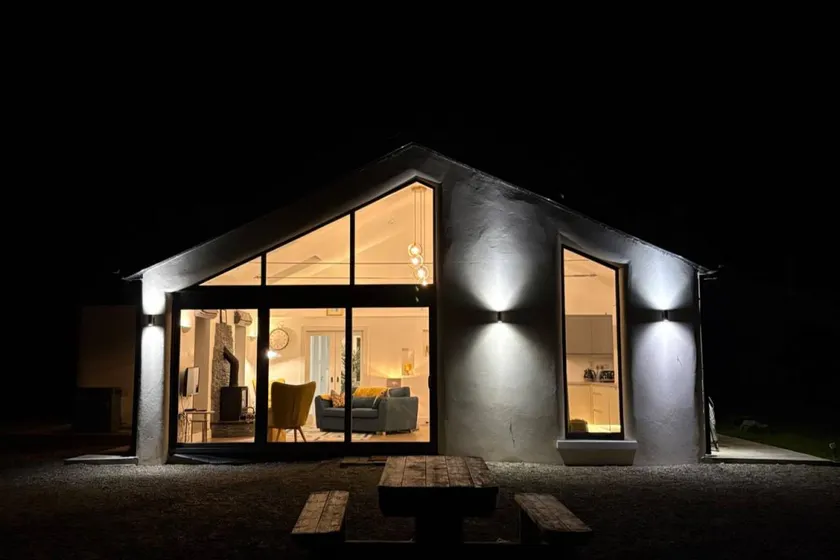 Cosy Cottage & Lake views - Image 1