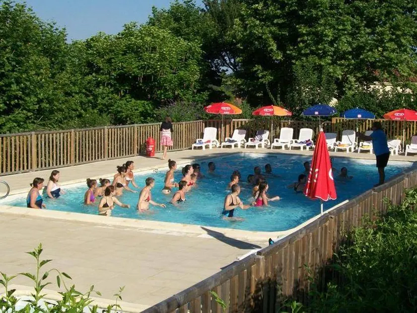 Charmantes Mobilheim mit beheiztem Pool und Terrasse | Naturblick - Image 1