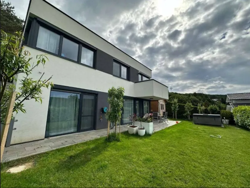 Lovely holiday home with 4 bedrooms for 6 persons - Image 1