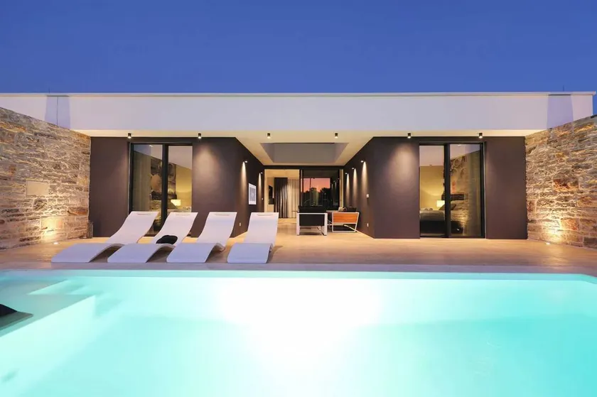 Villa con jardín y piscina privada | Vistas a la piscina | Perfecta para el trabajo en remoto - Image 1